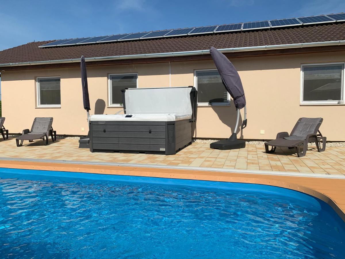 Fullhouse Apartmanhaz Zamardi Exterior photo