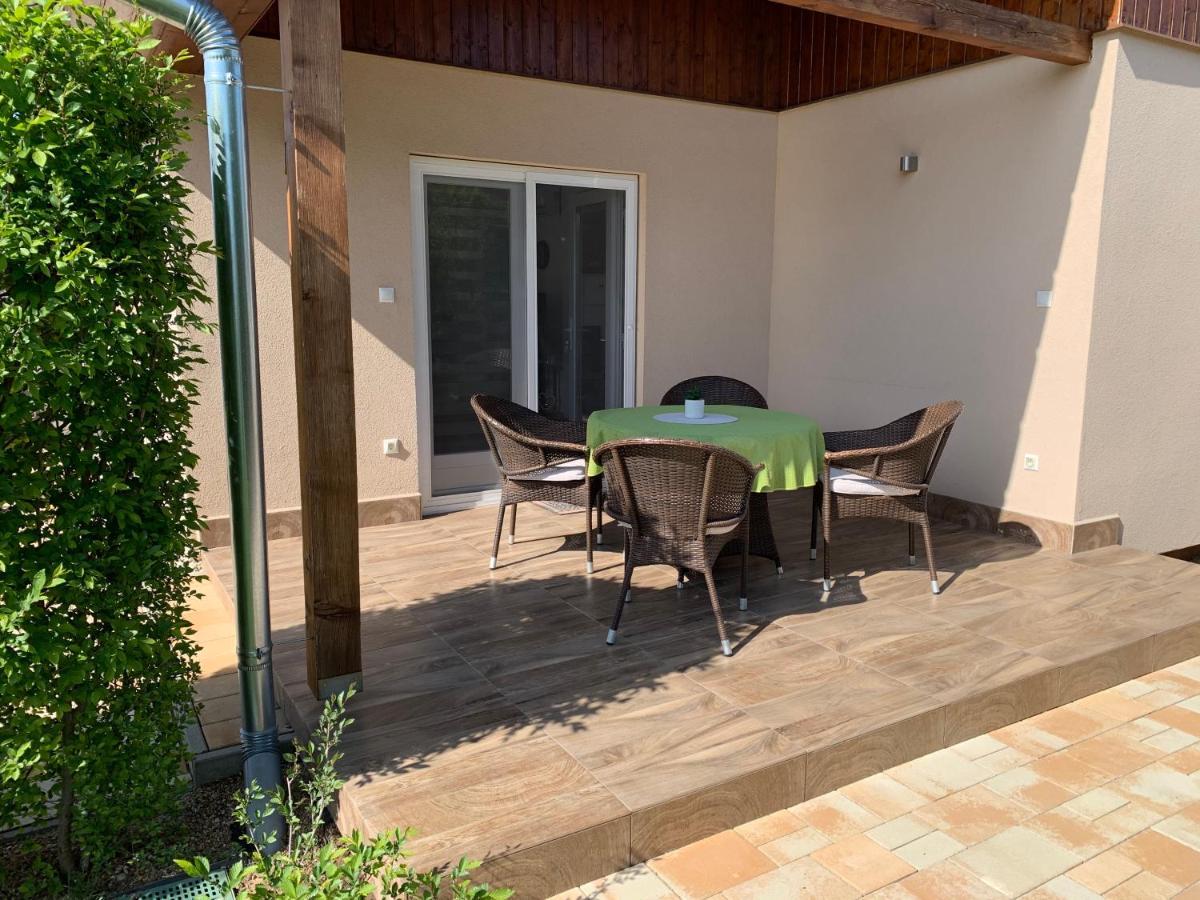 Fullhouse Apartmanhaz Zamardi Exterior photo